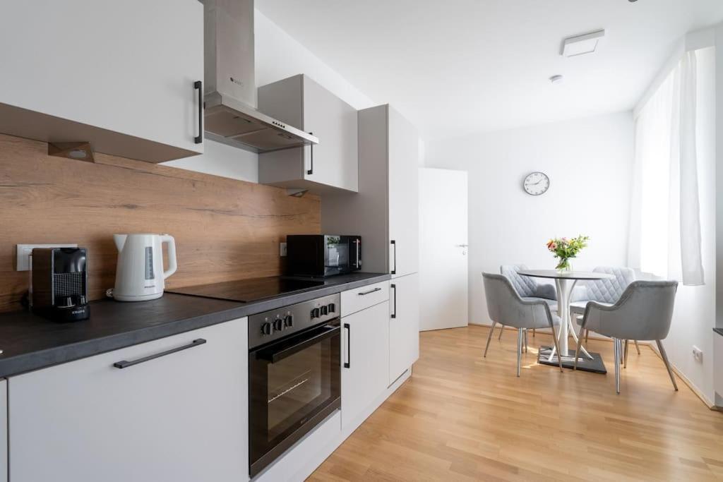 Elegant 1Br Flat With Balcony By Hm Apartment Wien Ngoại thất bức ảnh